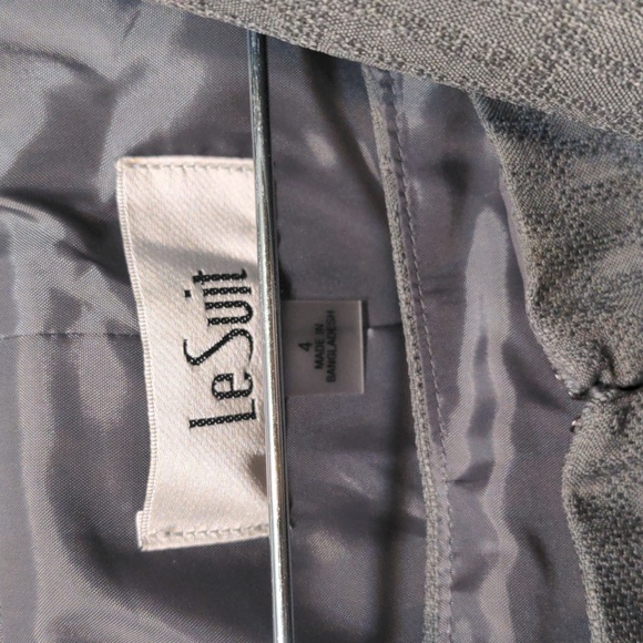 NWT Le Suit gray 2 piece career wear suit coat and skirt size 4 - Picture 2 of 13